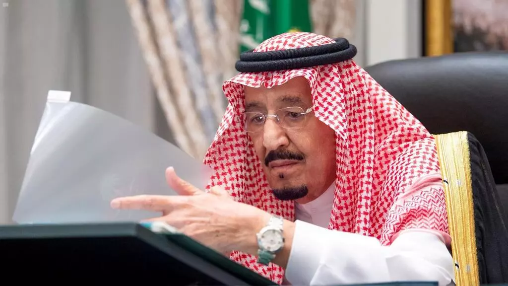 الملك سلمان يوجه باستضافة الخليجيين العالقين في مطارات السعودية
