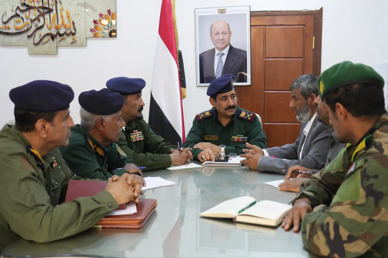 وزير الداخلية يشارك صورة اجتماعه مع الربيعي والأخير يحمل علم الانفصال
