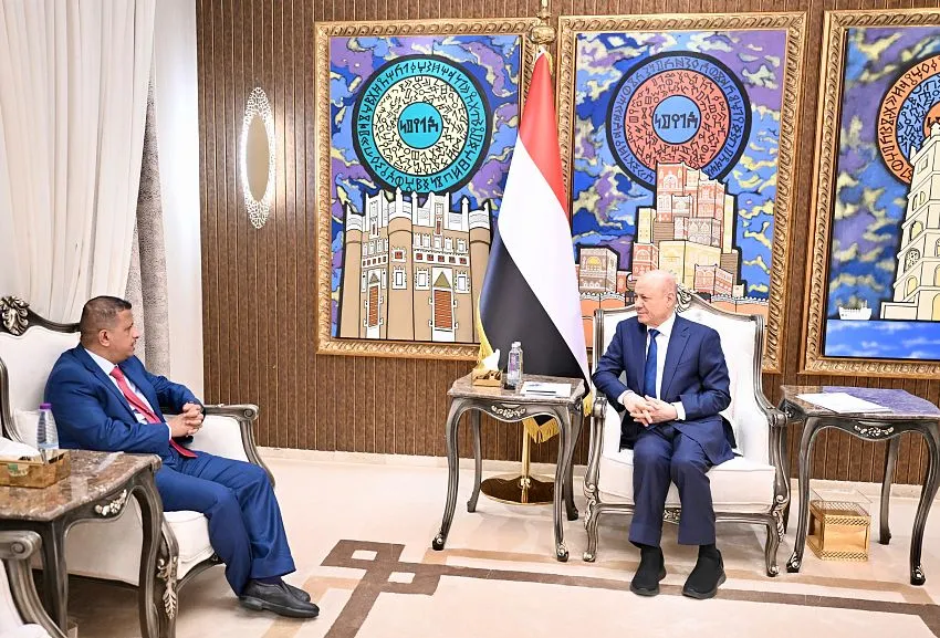 "رشاد العليمي" يوجه باتخاذ الترتيبات لحماية المؤسسات الإعلامية وجبر ضرر صحيفة "عدن الغد"