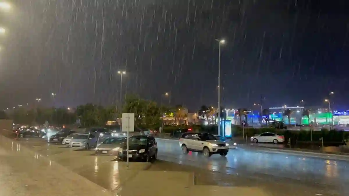 الأرصاد تحذر .. أمطار غزيرة وسيول بدءًا من الإثنين على 11 منطقة في السعودية