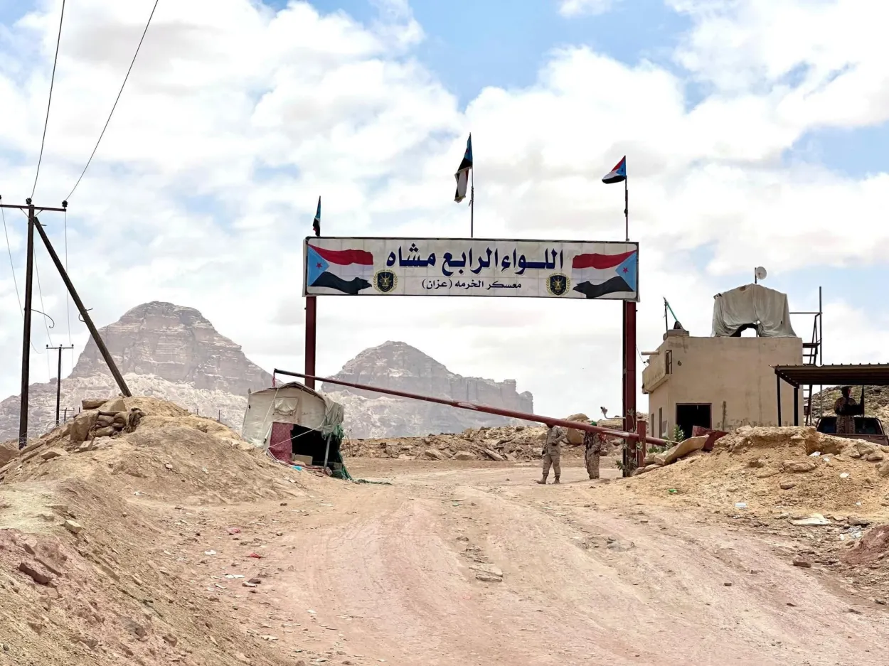 وزير الدفاع يوّجه بضبط معدات اللواء الرابع بعد انسحابه من عزان في شبوة