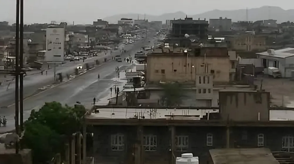 جريمة مأساوية في حجة.. نازح يفجر قنبلة بأسرته عقب رفض إعادة زوجته ويودي بحياة طفلته وآخر