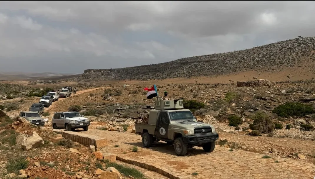 انتقادات للجنة التحضيرية للمجلس التنسيقي في سقطرى بعد رفع أعلام الانفصال خلال نزول ميداني