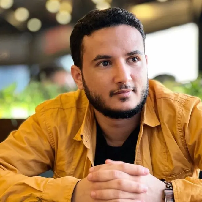 «صدى» تطالب بالتحقيق في تهديدات طالت الإعلامي والرسام محمد عبدالخالق الرداعي