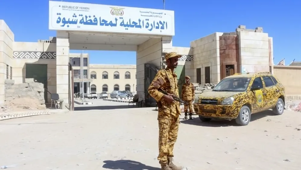 محافظ شبوة يعلن تأييده للتحالف والأخير يؤكد التزامه بتأمين المحافظة 