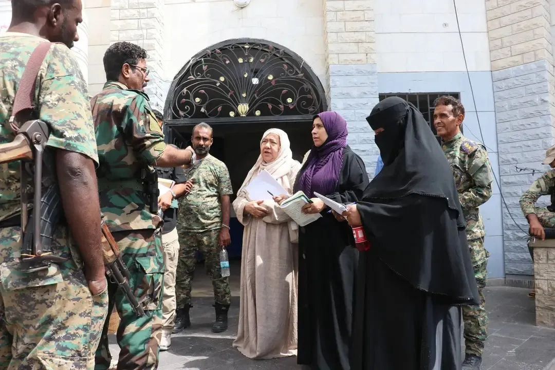 اللجنة الوطنية للتحقيق تقيّم أوضاع السجناء وتفحص ظروف الاحتجاز في عدن