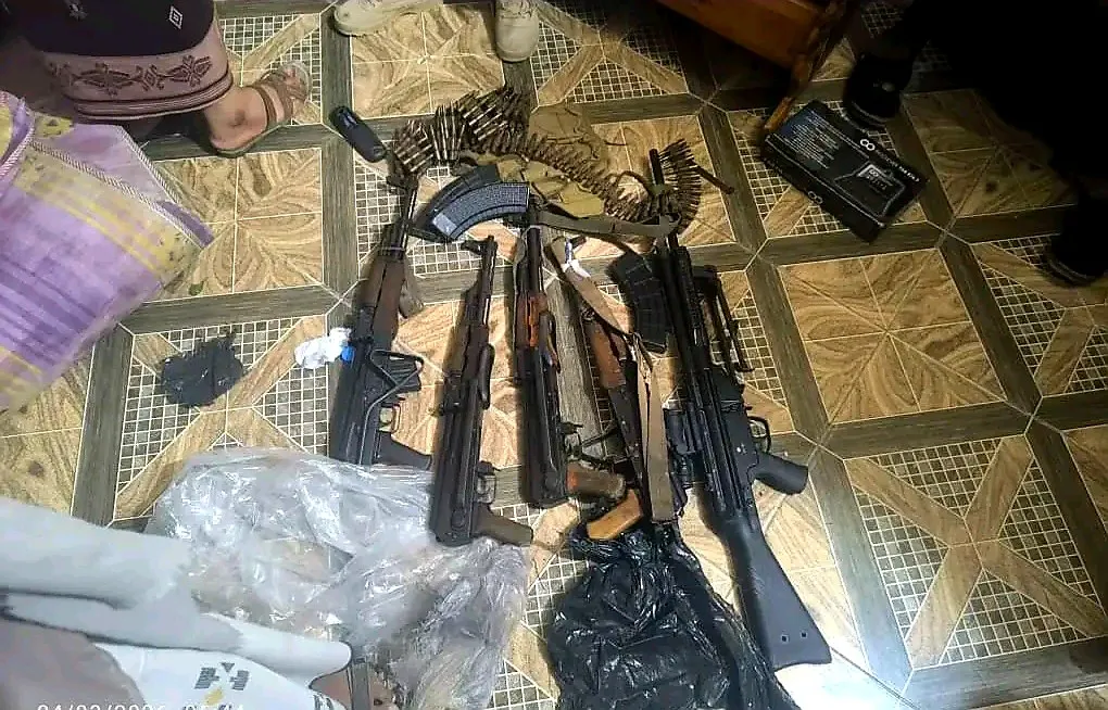 أمن حضرموت الساحل يضبط سلاحاً منهوباً كان بحوزة أحد الخارجين عن القانون