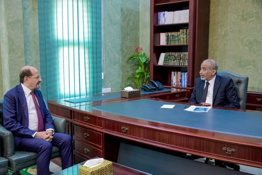 "الصبيحي" يشدد على ضرورة انتظام صرف الرواتب للعاملين في القطاعين المدني والعسكري