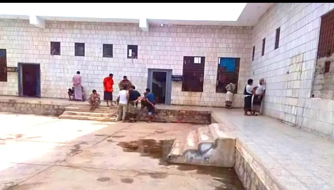 فرار 23 سجينًا من السجن المركزي في زنجبار بأبين