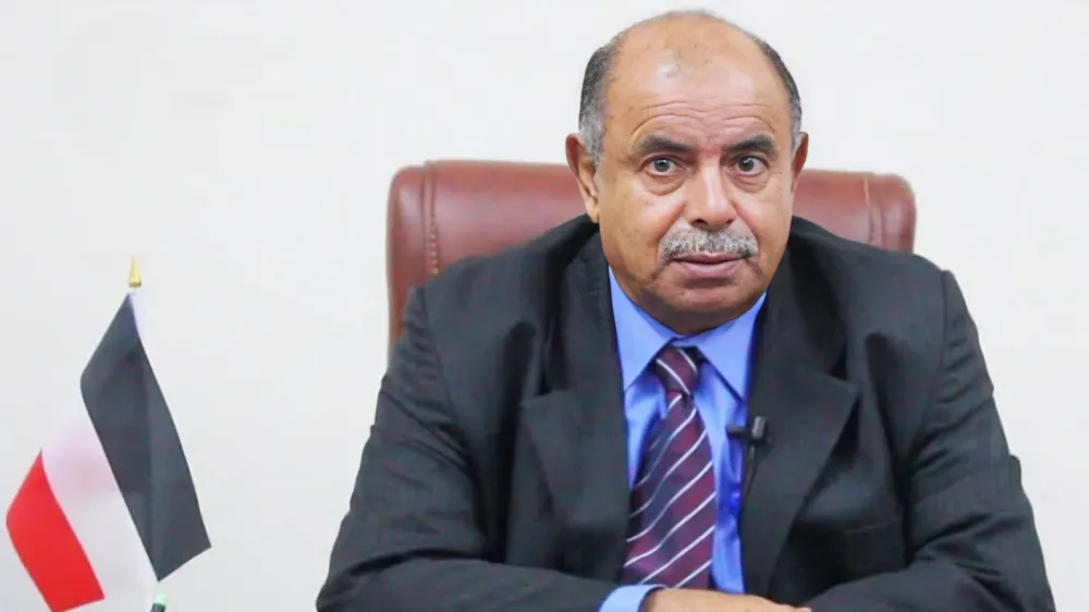 محافظ حضرموت يعفي قيادات عسكرية وأمنية انحازت للانتقالي من مهامهم ويحيلهم إلى المحاكمة 