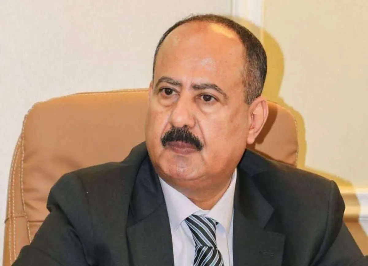 بتوجيهات من رشاد العليمي.. وزير النقل يعلن استئناف تدشين الرحلات الجوية في مطار المخا من الأربعاء القادم