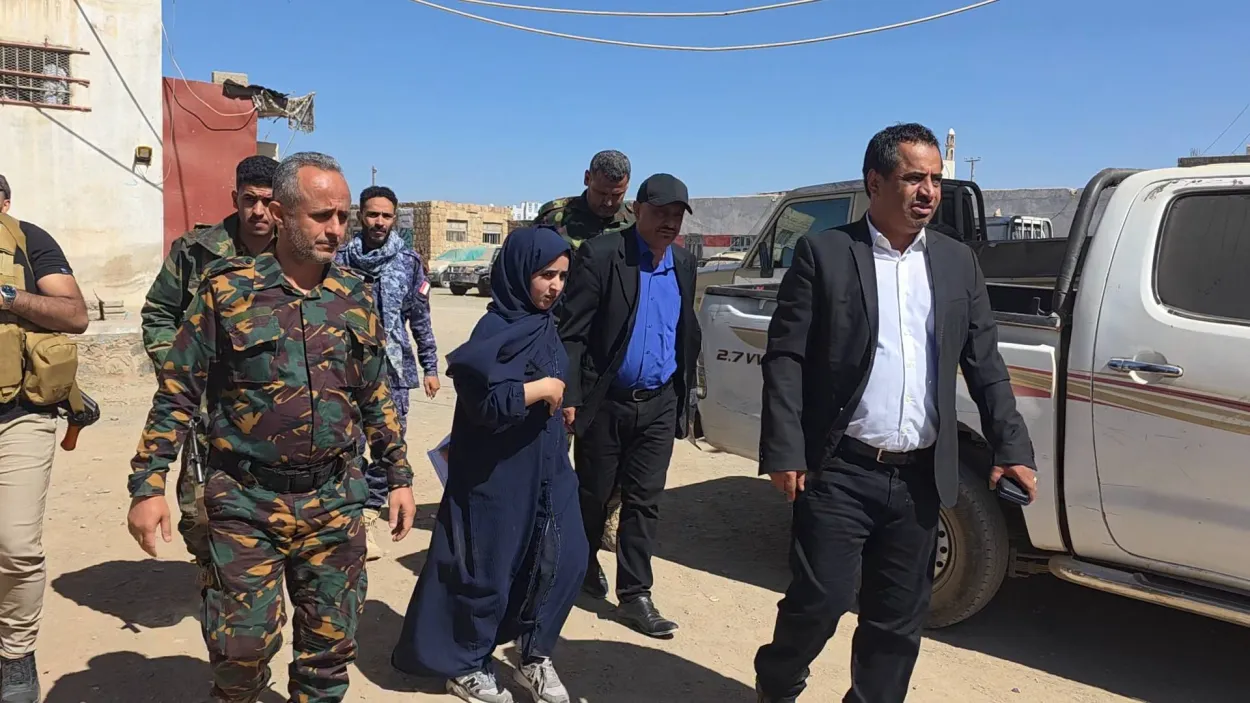 فريق وطني للتحقيق يطلع على أوضاع 43 محتجزاً في شرطة الشمايتين بتعز