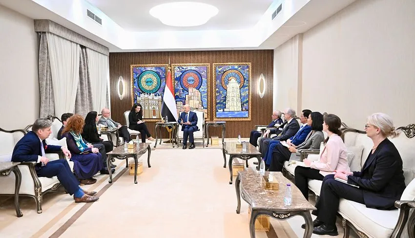 "العليمي" يشيد بمواقف أمريكا وألمانيا الداعمة لليمن ويؤكد أن دعم الحكومة استثمار حاسم ضد الإرهاب