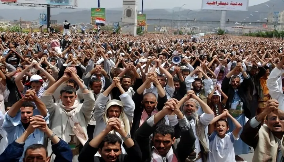 شباب الثورة السلمية: لا أهمية لليمن دون صنعاء وحلّ "الانتقالي" فرصة لتعزيز استقلال القرار الوطني