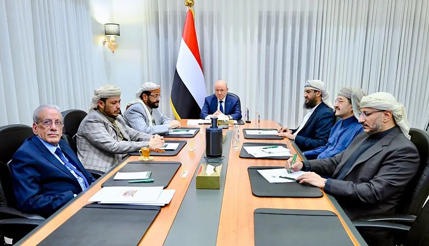 أكد دعمه للبرنامج الحكومي.. مجلس القيادة: ستتعامل بحزم مع أي محاولة حوثية لتهديد أمن المنطقة 