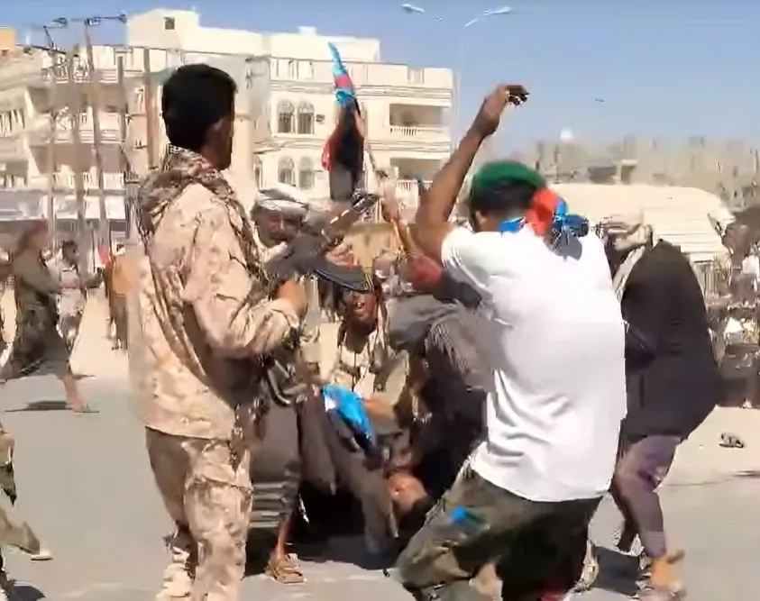 الانتقالي يصعد ضد السلطات المحلية والأمنية في شبوة.. والحصيلة الأولية للقتلى والجرحى تصل الـ 38