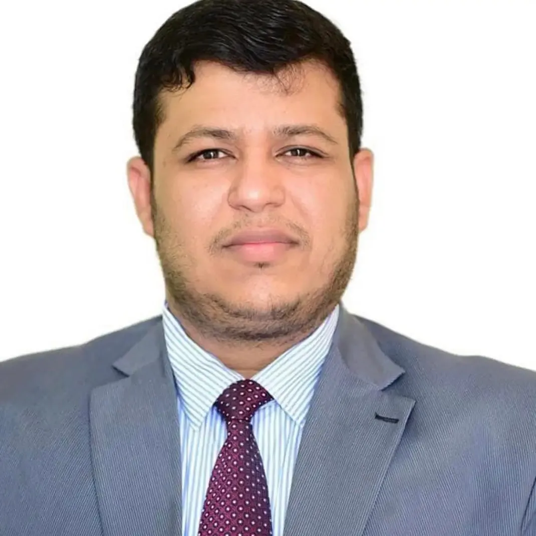 العليمي: سنلجأ إلى الخيار العسكري إذا واصل الحوثيون توظيف مطار صنعاء لخدمة الأجندة الإيرانية