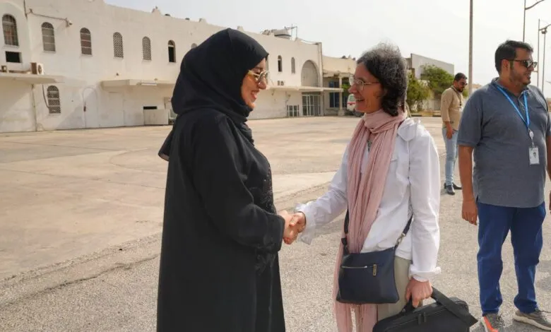 السفيرة الفرنسية تصل حضرموت لبحث ملفات التنمية والاستقرار