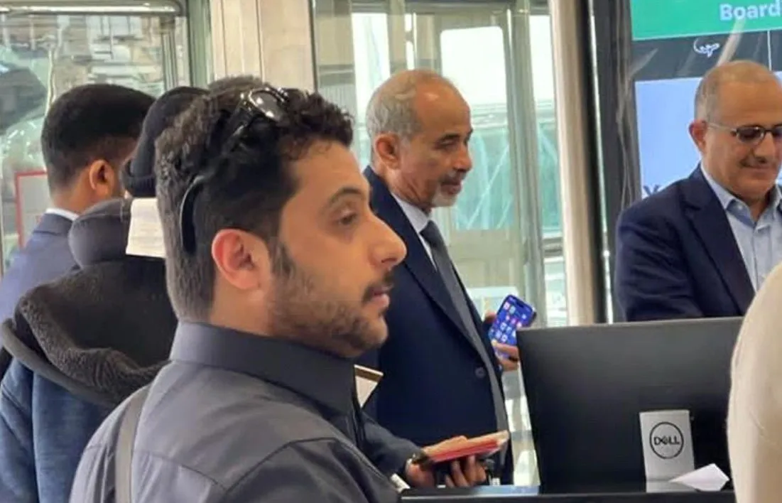 بدء وصول وزراء في الحكومة إلى عدن و"الهدهد" تنشر أسماء الواصلين