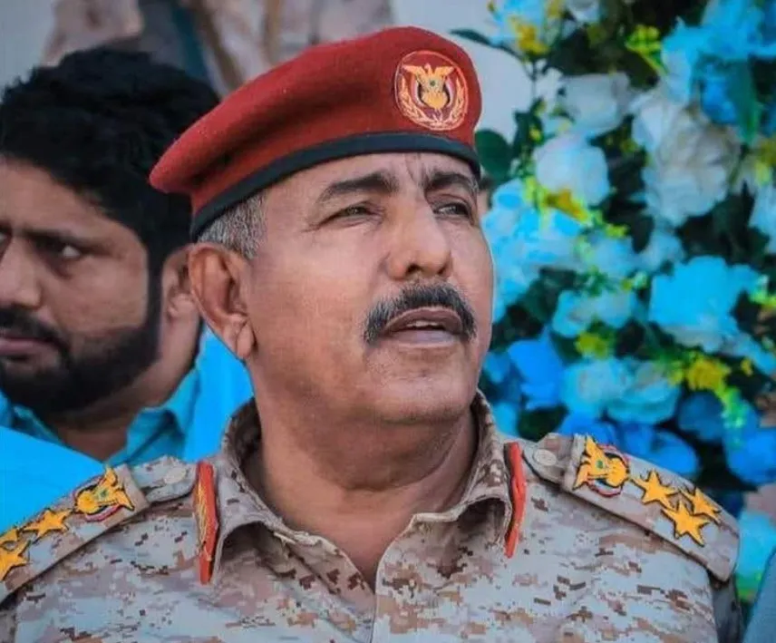 قائد المنطقة العسكرية الثانية يتهم القائد السابق بارجاش الموالي للانتقالي بنهب المعدات والأسلحة