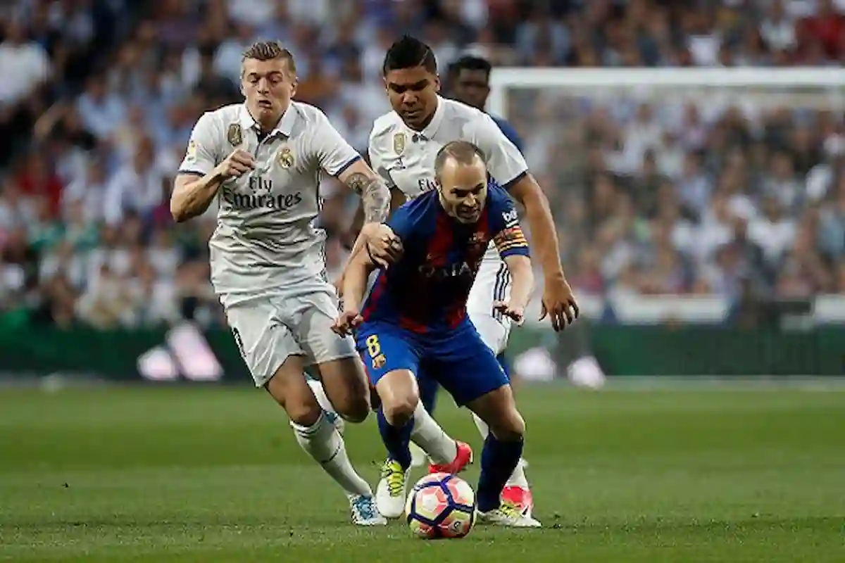الهلال السعودي قادر على تحقيق الفوز على قطبي الكرة الإسبانية مدريد وبرشلونة