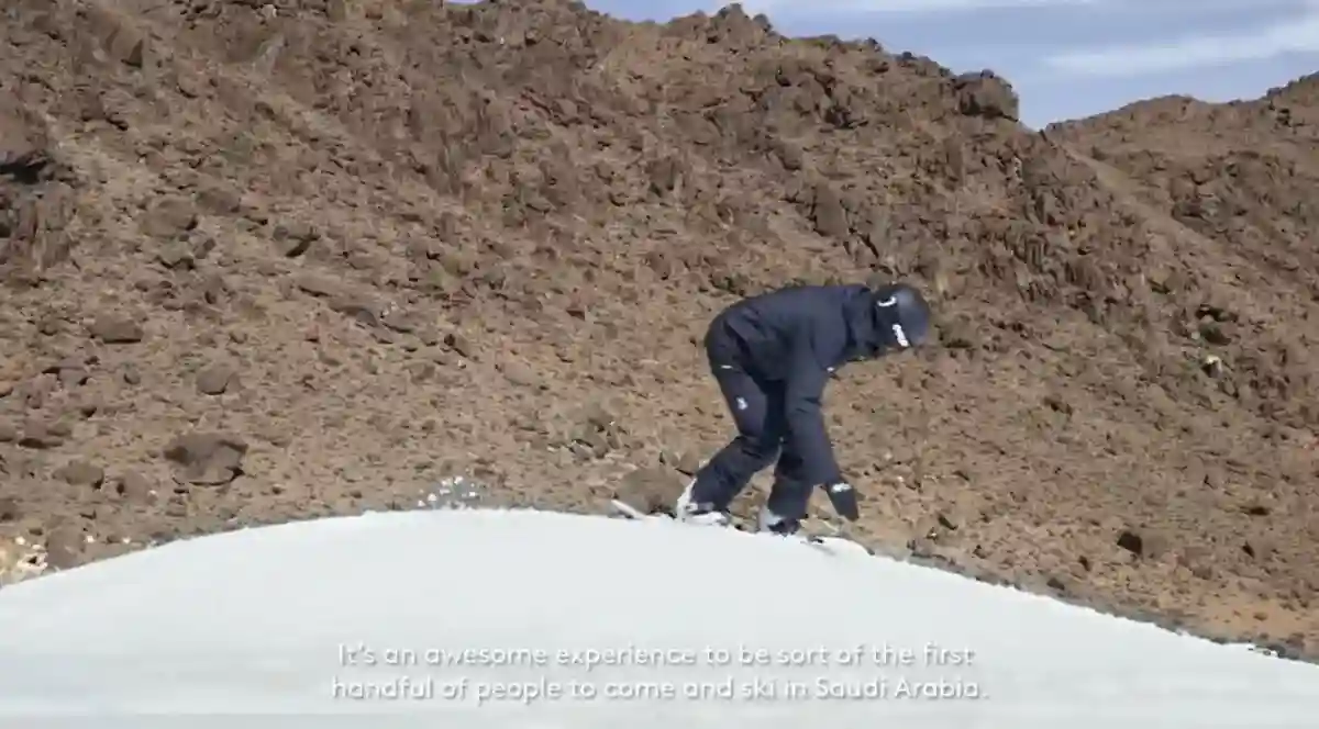 لاول مرة انتاج ثلوج صناعية على قمم جبال المملكة