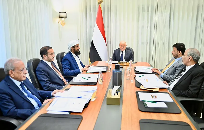 "الرئاسي اليمني" يقر مصفوفة إصلاحات شاملة ويؤكد المضي في مكافحة الإرهاب
