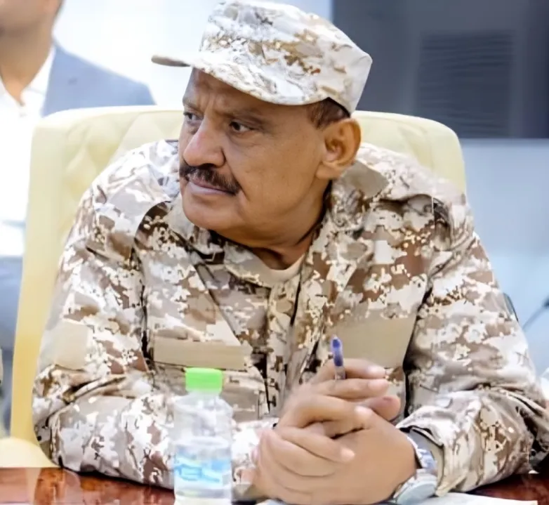 مصدران لـ "الهدهد" يؤكدان استدعاء قائد المنطقة العسكرية الرابعة إلى الرياض تمهيداً لإقالته