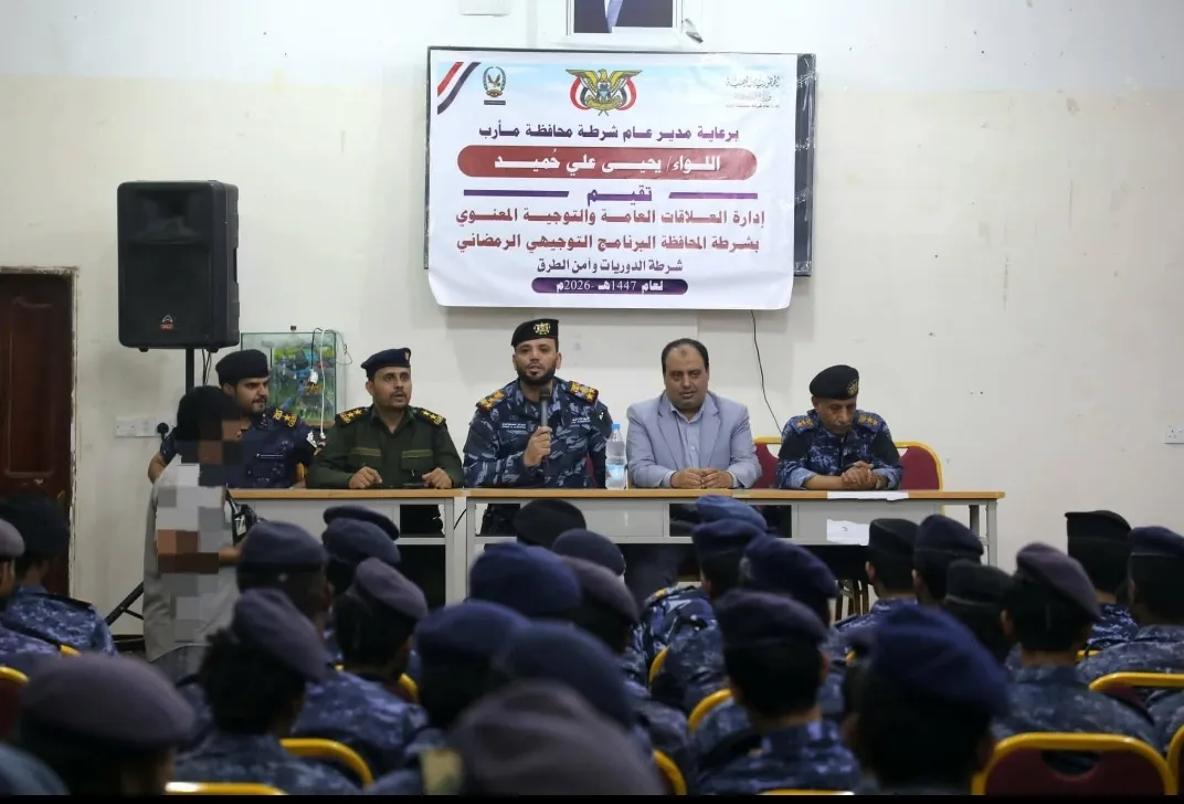قائد شرطة الدوريات وأمن الطرق بمأرب يشدد على رفع مستوى الوعي لدى رجال الأمن