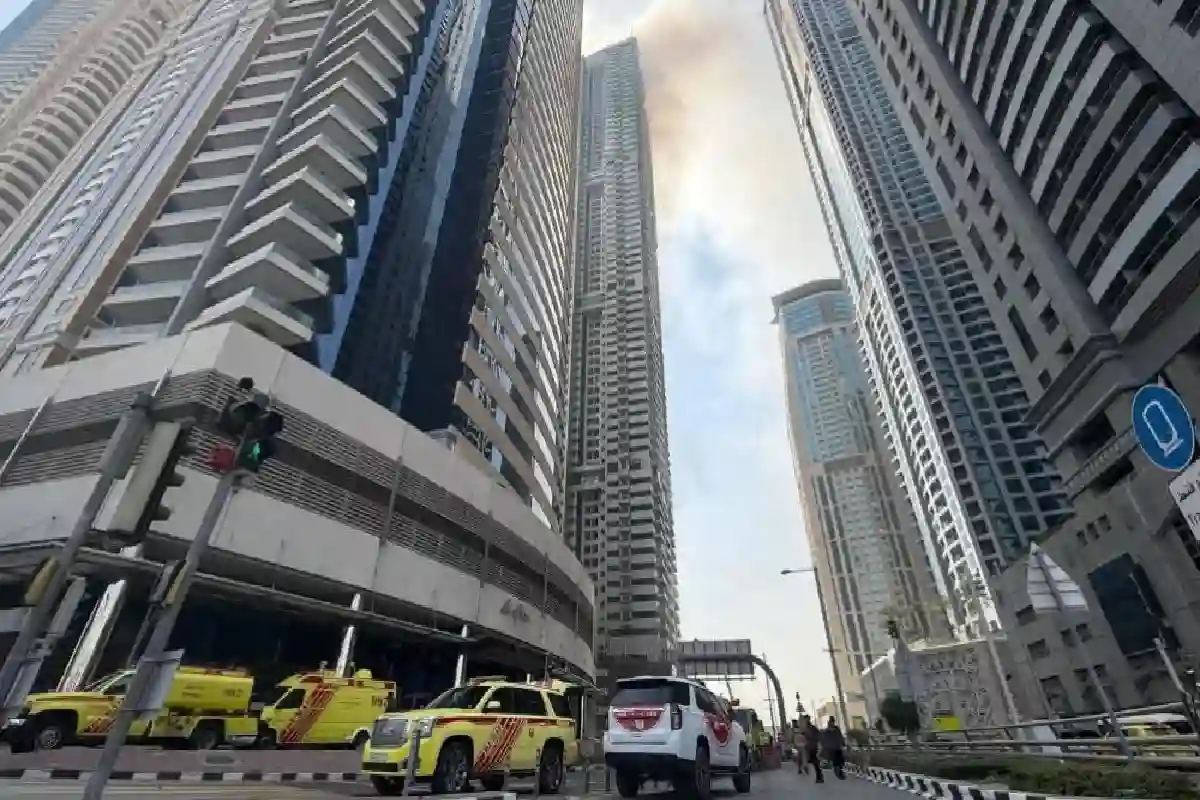 تفاصيل إخماد حريق برج مارينا بدبي.
