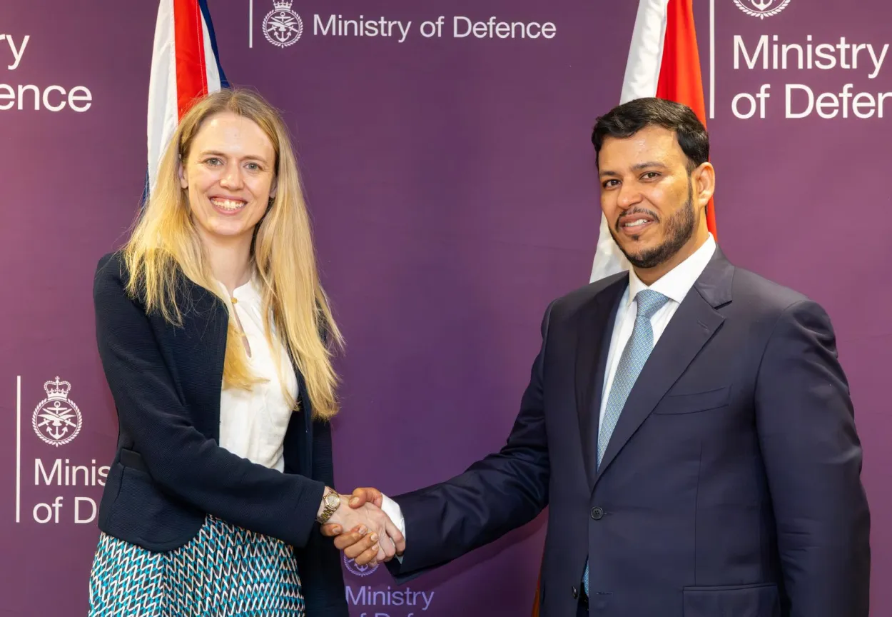  عبدالله العليمي يبحث في لندن تعزيز التعاون الدفاعي ويؤكد رفض تحويل مطار صنعاء إلى ممر نفوذ إيراني