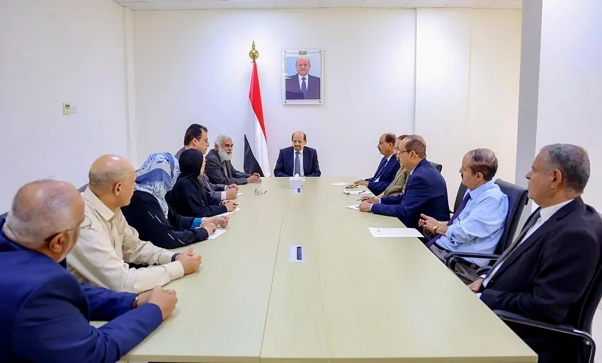 الزنداني يدعو لإصلاحات أوسع في الخارجية اليمنية وتعزيز دور السفارات في دعم الحكومة