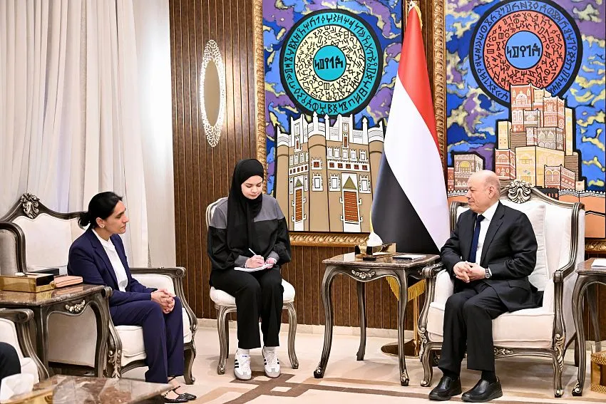 العليمي: استقرار اليمن والممرات البحرية مرهون بإنهاء الانقلاب الحوثي