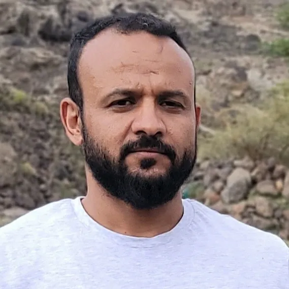 باحث يتساءل عن دوافع تحركات الإمارات في مأرب عبر القبائل والمؤتمر الشعبي العام