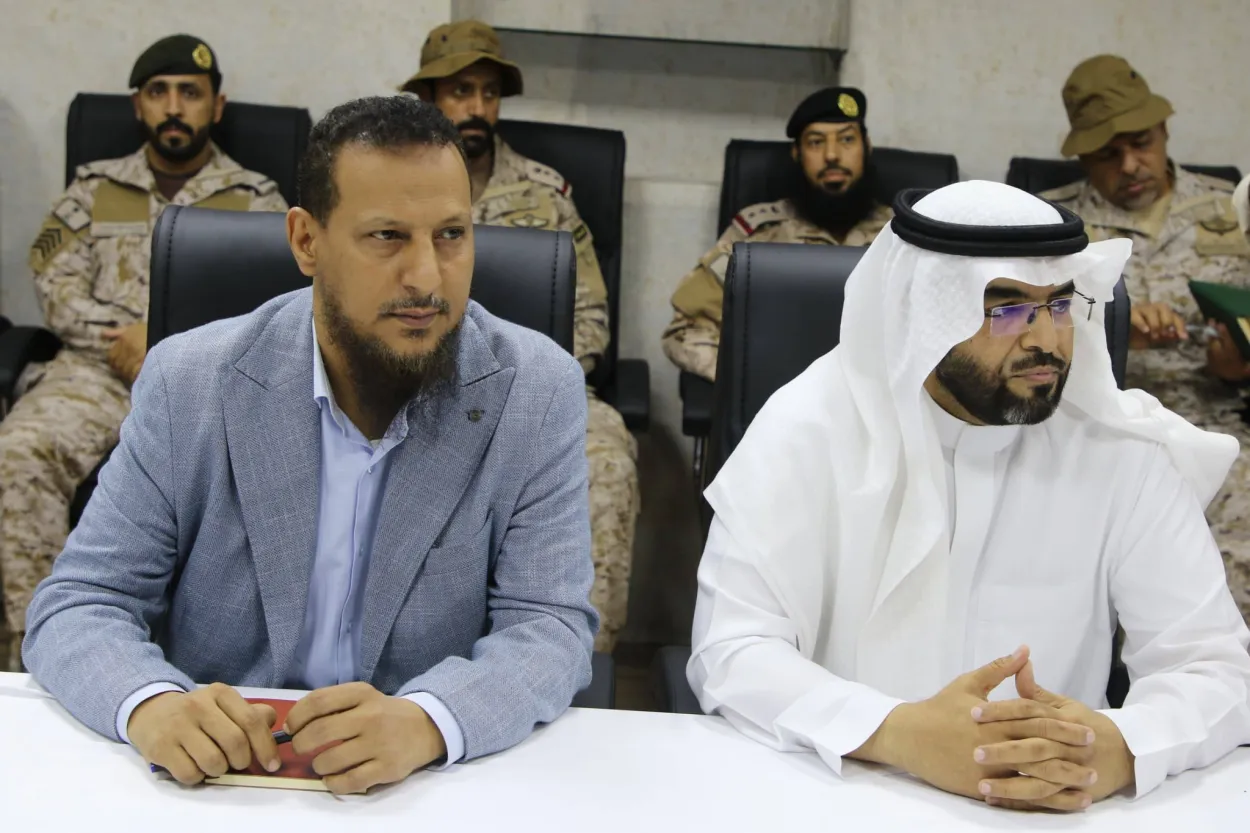 عدن.. اجتماع مشترك يناقش خطة لإخراج المعسكرات على 3 مراحل 