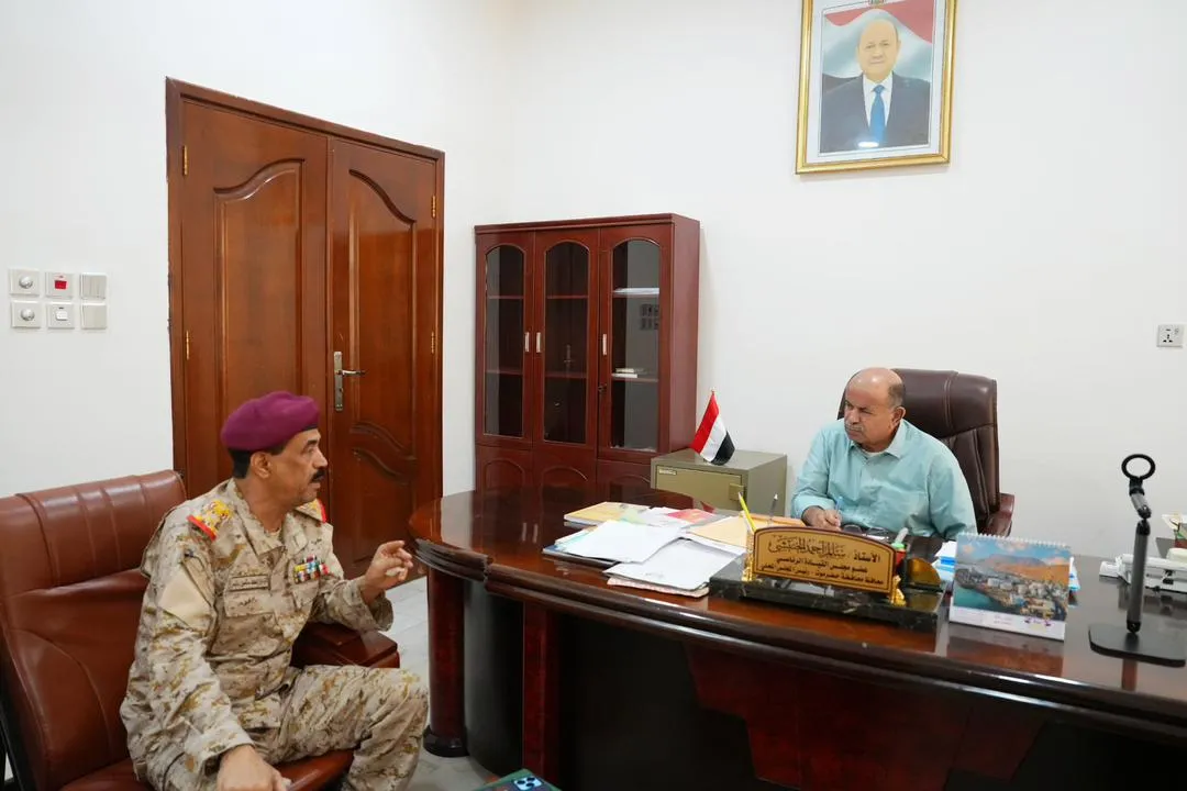 الخنبشي يطلع على جهود استكمال ترتيب الوضع العسكري في ساحل ووادي حضرموت 