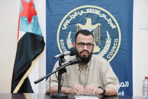 بن بريك يهاجم السعودية ويتهمها برعاية القاعدة ونهب النفط في حضرموت