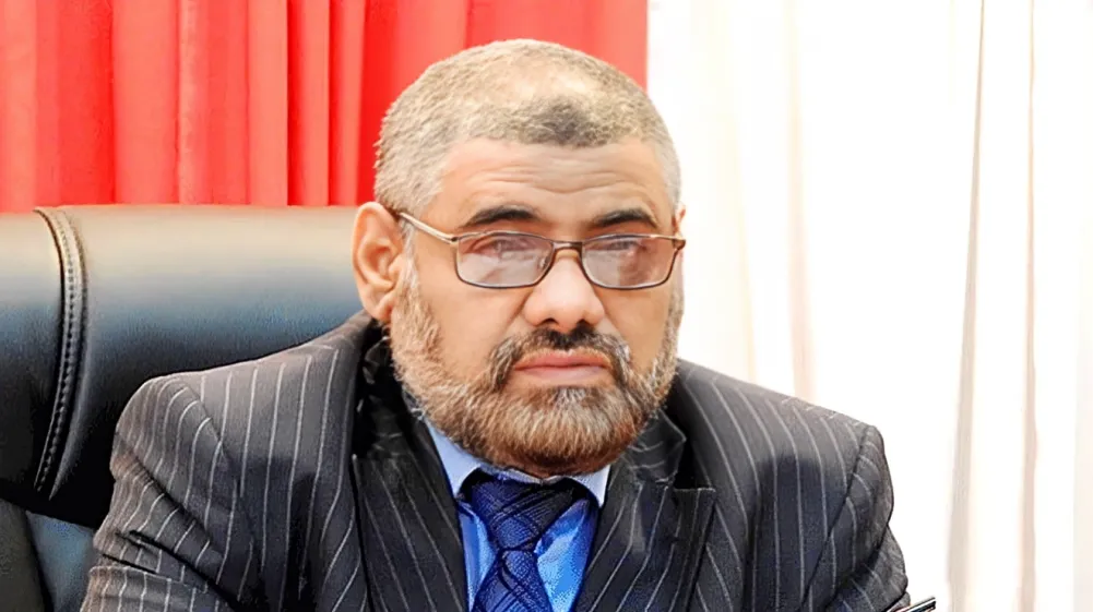 تأكيداً لما نشره "الهدهد".. باصرة يتهم "الرئاسي" بتعطيل البرلمان ومصدر يكشف كواليس موقف "العليمي"