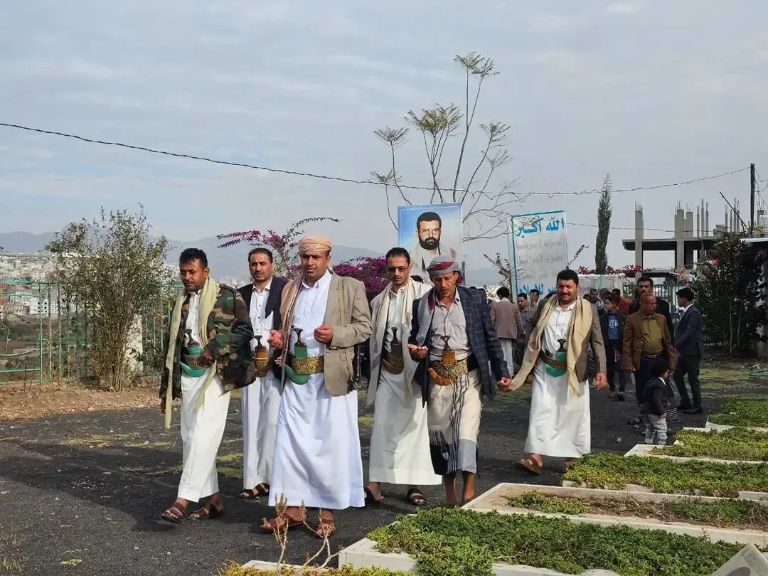 العطش ينهك إب.. ومسؤولو المياه يثيرون الجدل بزيارة مقبرة قتلى الحوثيين