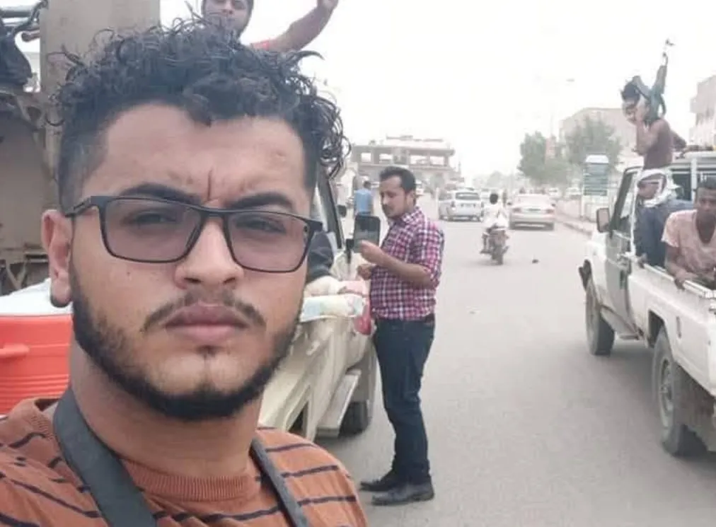 بعد 5 سنوات في سجن الوثبة الإماراتي.. المصور "خالد اليافعي" يعود إلى عدن وأسئلة الاعتقال بلا إجابات