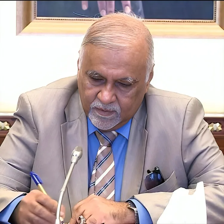 مستشار رئاسي: عدن بحاجة إلى الخدمات والأمن ولا مكان فيها لصناعة الأصنام 