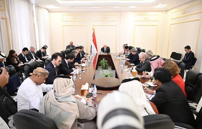 ارتفع توليد الكهرباء من ساعتين يومياً إلى نحو 14 ساعة.. العليمي يدحض مزاعم الإمارات: وجودكم يغذي الإرهاب