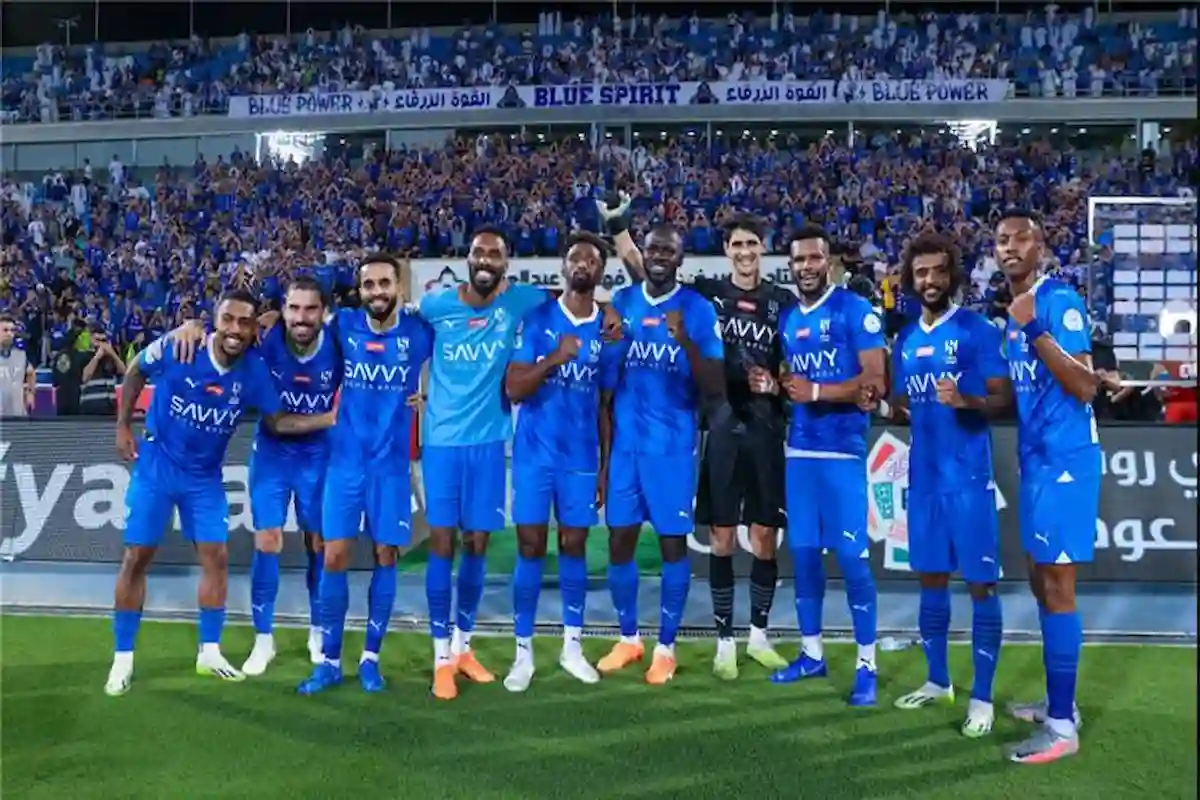  تصرف حارس مرمى نادي الهلال مع زملائه!