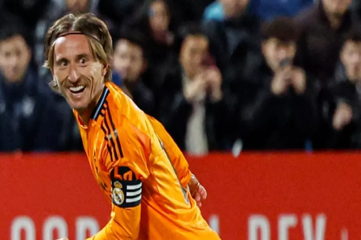 مودريتش يرحل رسميًا عن ريال مدريد. 