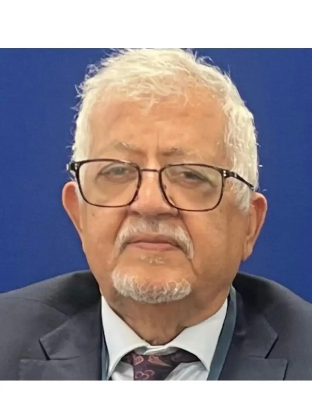 ياسين سعيد نعمان: لا بديل عن التصدي للحوثيين.. وخطاب التهدئة وحده يقود إلى الكارثة