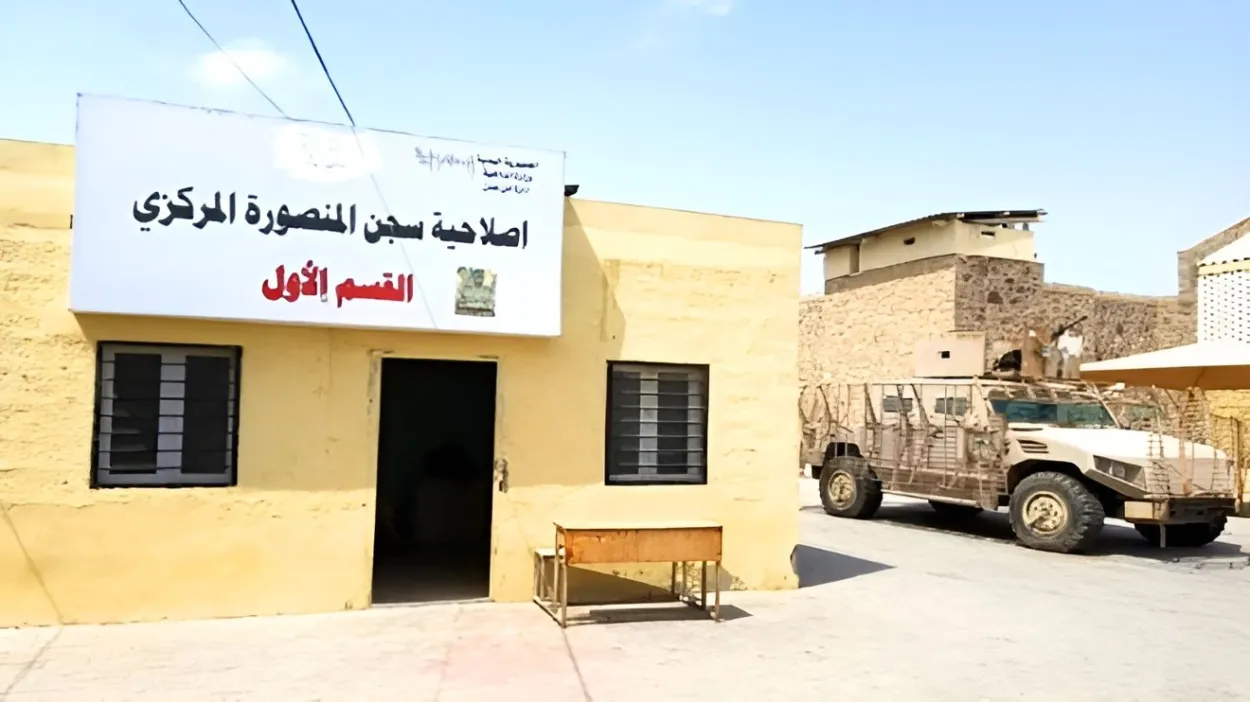 دون محاكمة منذ سنوات.. "الهدهد" يروي قصة "شاعر شعبي" من يافع انتقد "شلال شائع" فزج به في أحد سجون "عدن" 