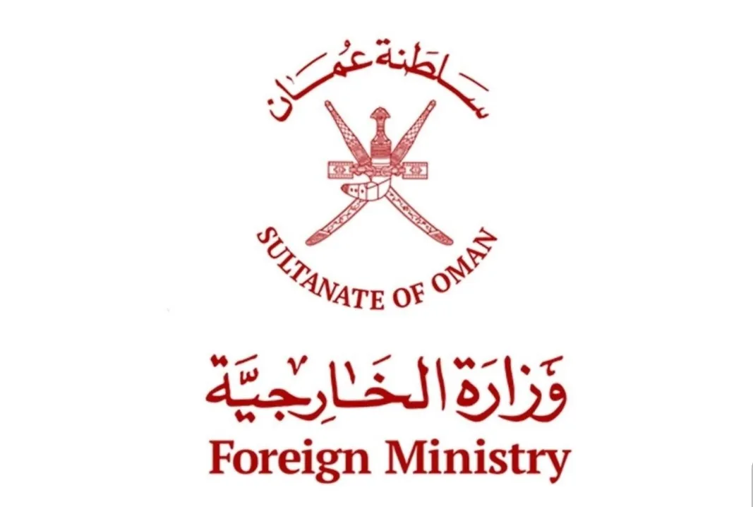 سلطنة عُمان تدعو إلى تجنب التصعيد في البحر الأحمر وتؤكد مواصلة جهودها لاستئناف المسار السياسي في اليمن