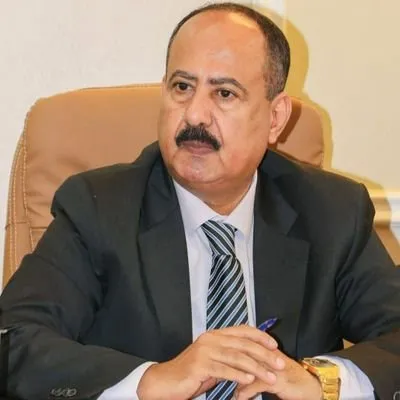 وزير النقل: خطة لتعزيز أسطول "اليمنية" وشراء طائرات جديدة وتوسعة مداخل ميناء عدن