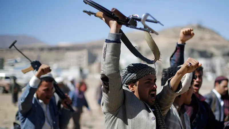 محلل سياسي عربي: إيران ستدفع بـ "الحوثي" في حال نشوب الحرب إلى غلق "باب المندب" وقصف مواقع في السعودية
