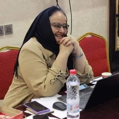 عفراء حريري تنتقد تدهور الخدمات في عدن: "راجعوا التاريخ من جديد"